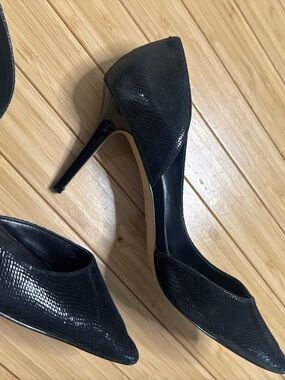 White House Black Market D’Orsey Black heels size 7.5